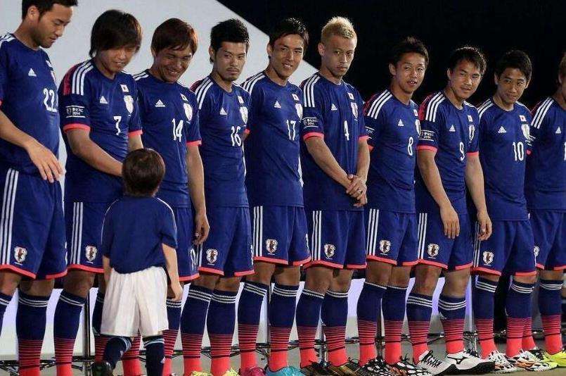 日本足球明星，日本足球明星2012年加盟英超曼联俱乐部！