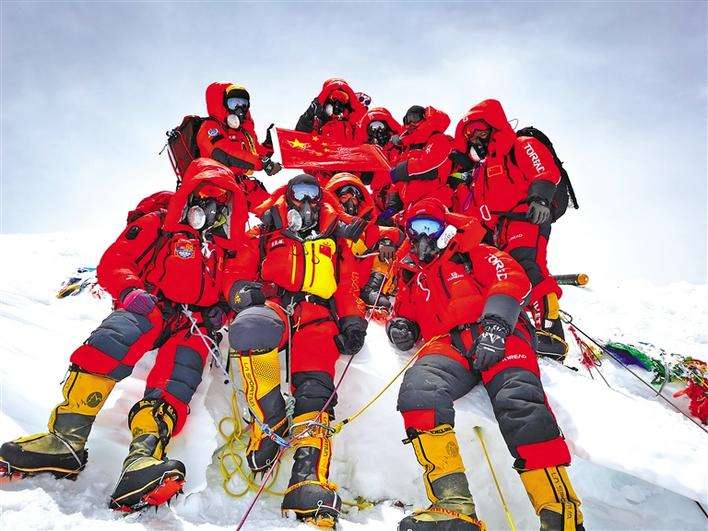 珠峰登山队成功登顶，第一次战胜珠峰的中国登山队员！
