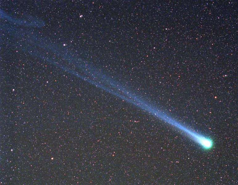 4月30日彗星，2013年10月4日彗星！