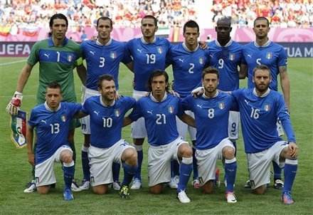 意大利队员，意大利队歌蓝色的心！