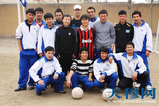 新疆足球队，新疆足球队教练！